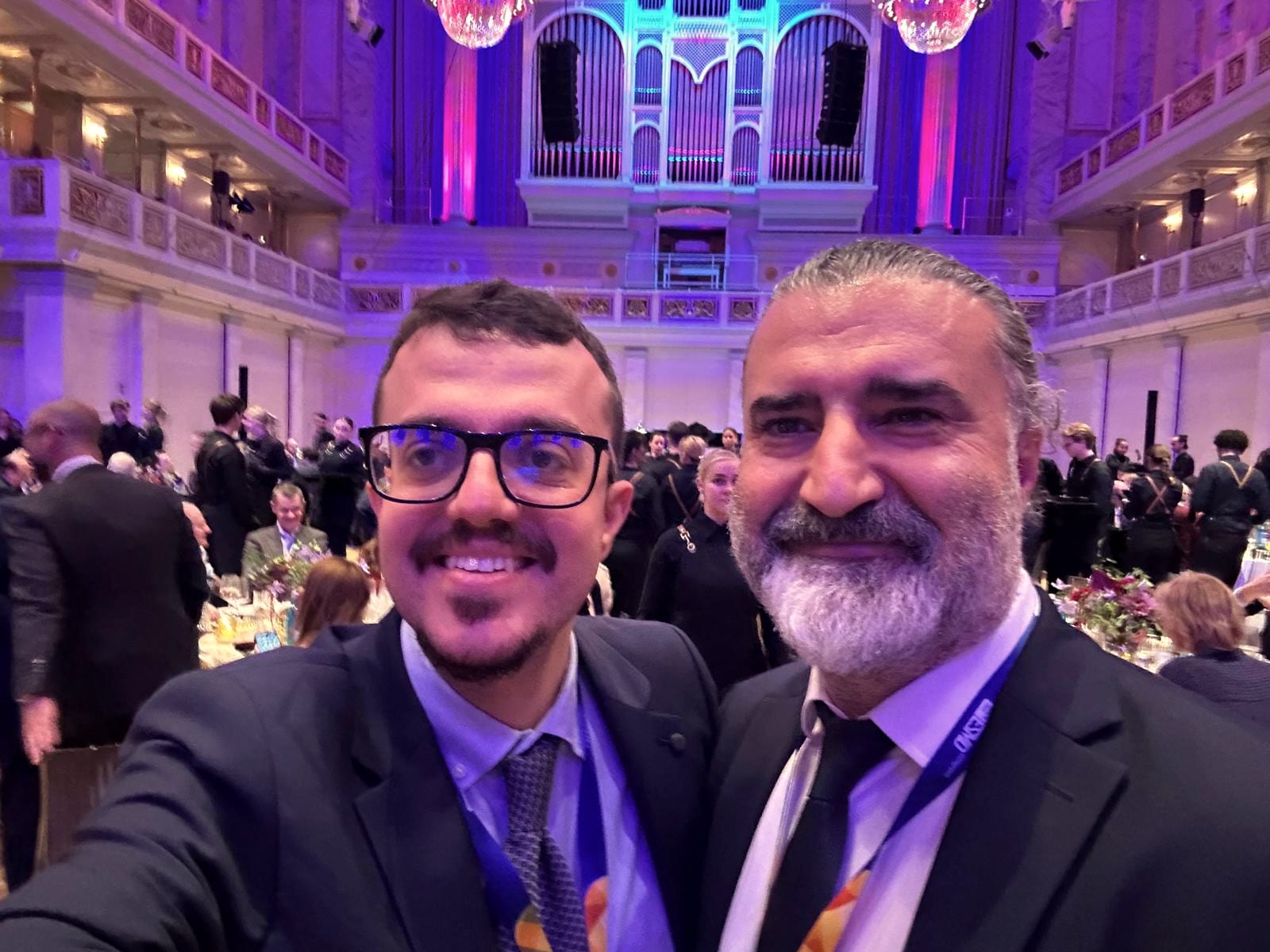 Doç. Dr. Deniz Can Güven, uluslararası bir kongre davetinde meslektaşıyla